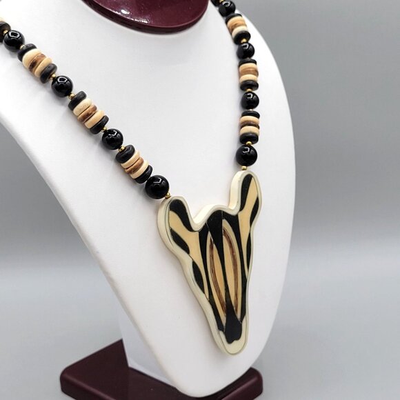 Lee Sands Giraffe Pendant Statement Necklace Natural Materials Tribal Vtg 18" - Picture 4 of 8